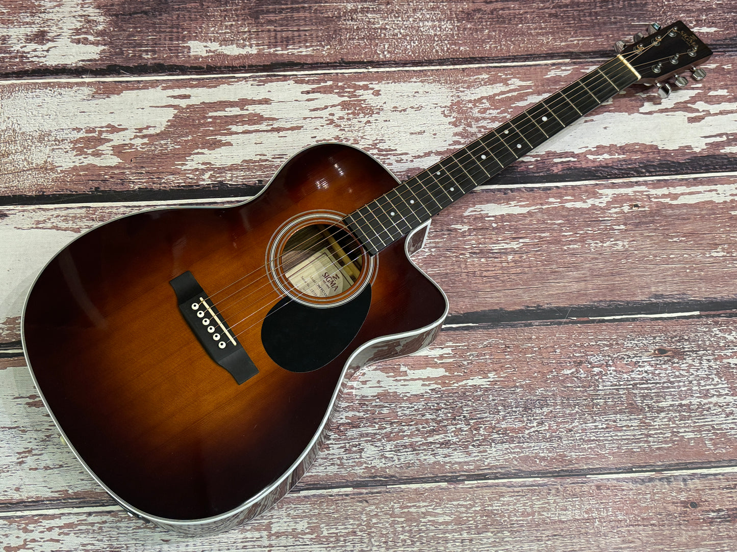 Sigma (Martin) OMTC-1E-SB cutaway electro acosutic