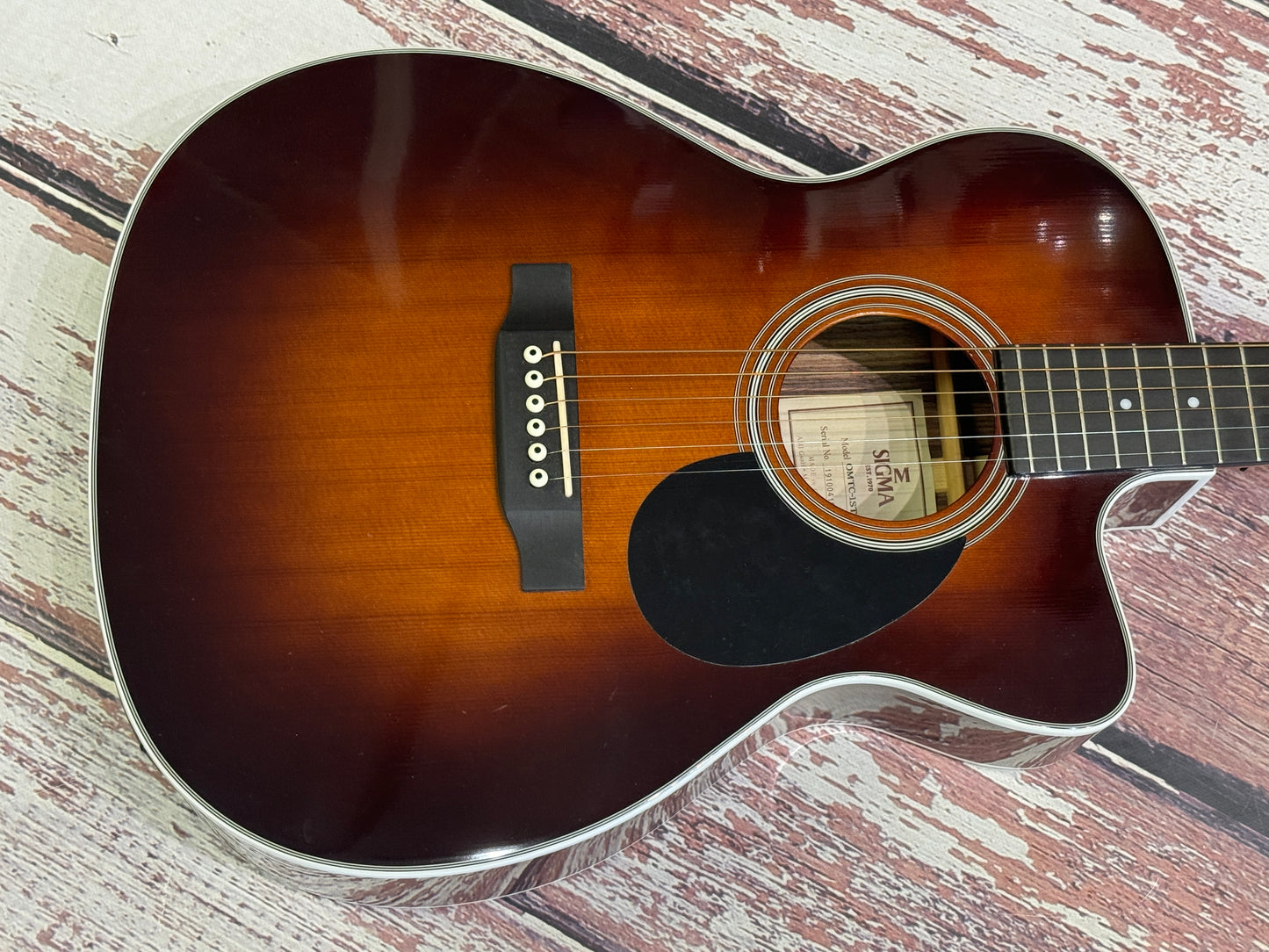 Sigma (Martin) OMTC-1E-SB cutaway electro acosutic