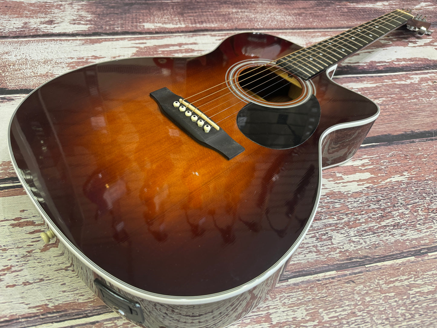 Sigma (Martin) OMTC-1E-SB cutaway electro acosutic