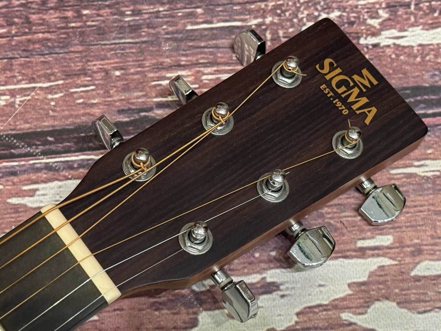 Sigma (Martin) OMTC-1E-SB cutaway electro acosutic