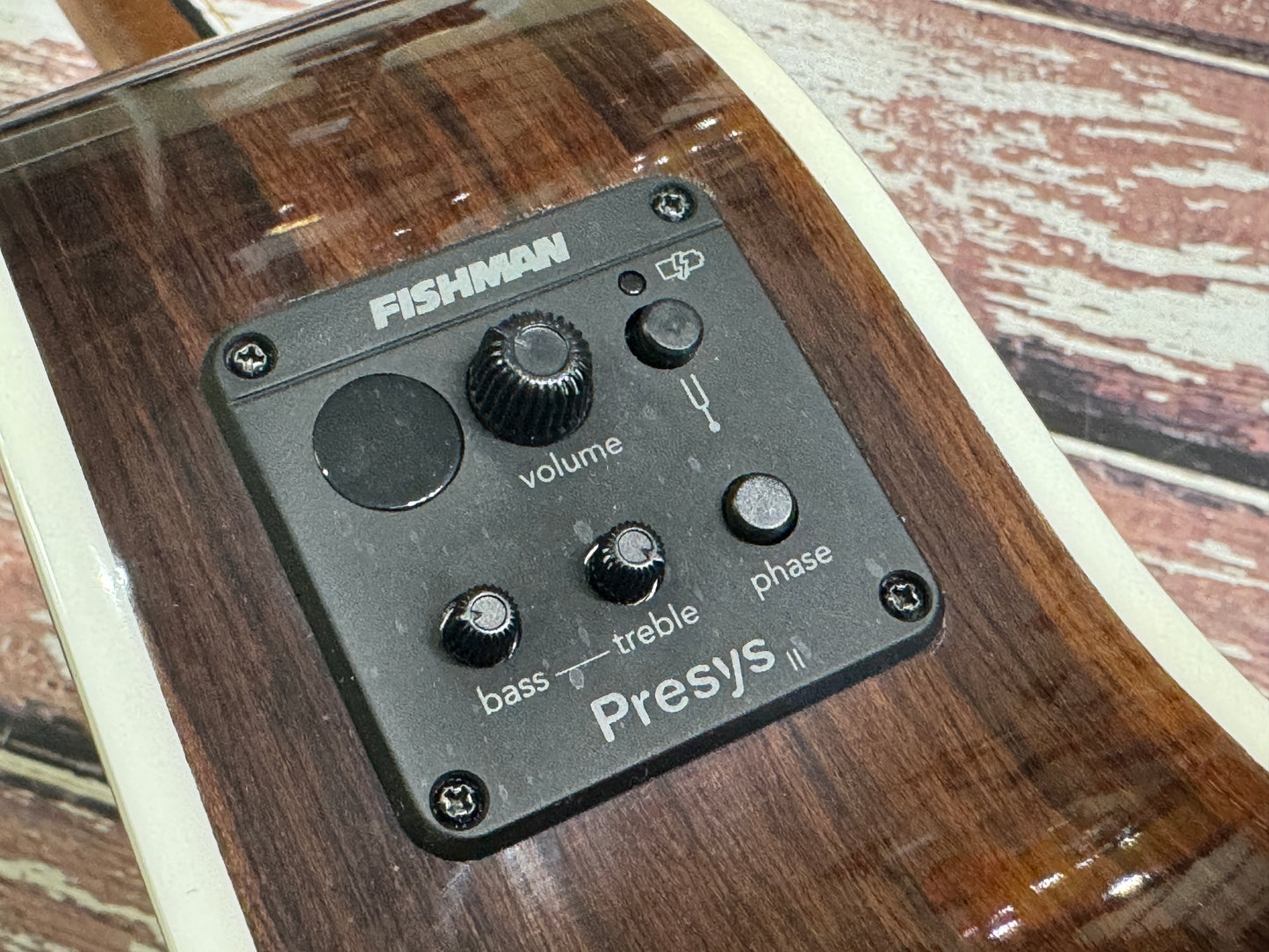 Sigma (Martin) OMTC-1E-SB cutaway electro acosutic