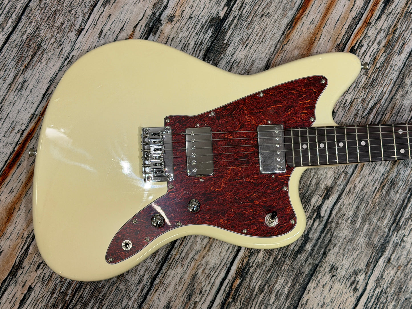 Vintage V50 Coaster J-Style electric guitar VINTAGE WHITE - STARTER PACK