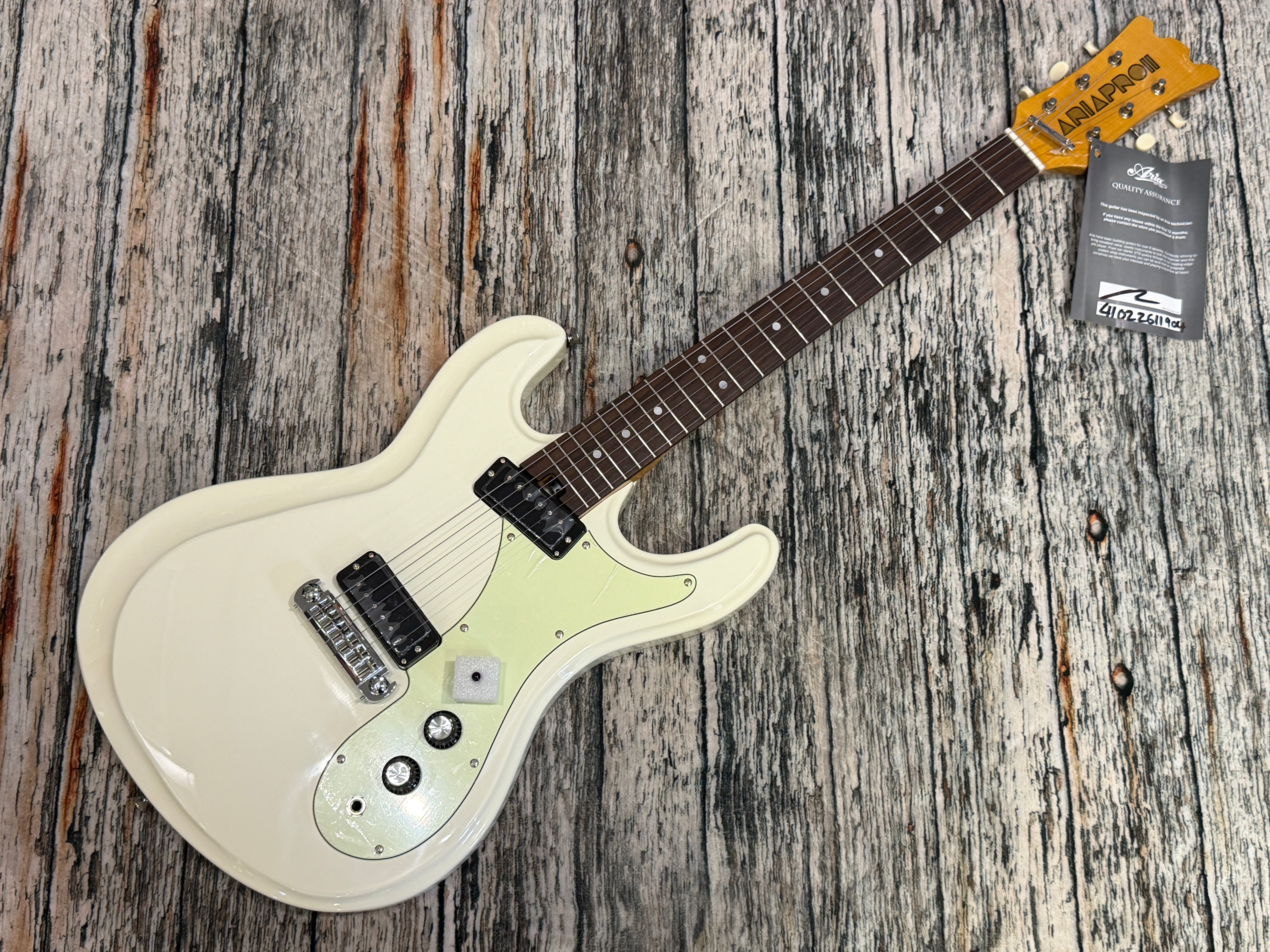 Aria DM-206 Vintage White – Badlands Guitars Limited