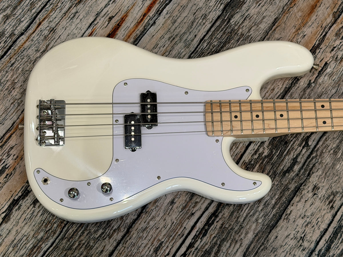 Aria STB P.Bass style Maple neck - White