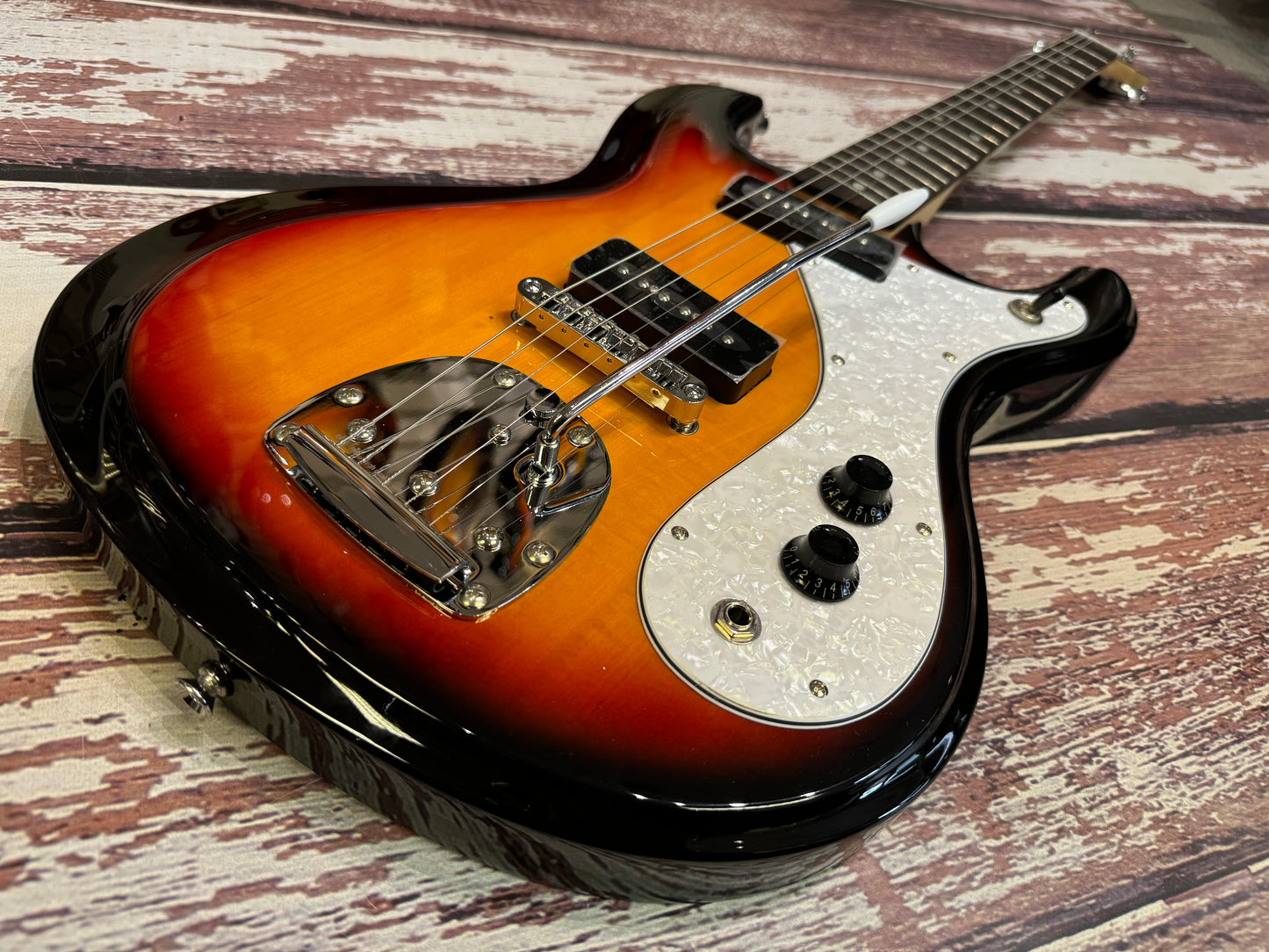 Aria DM-01 Sunburst. B-Stock