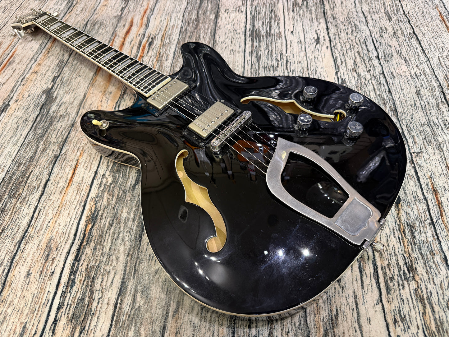 Hagstrom Super Viking Upgraded - with added hard case