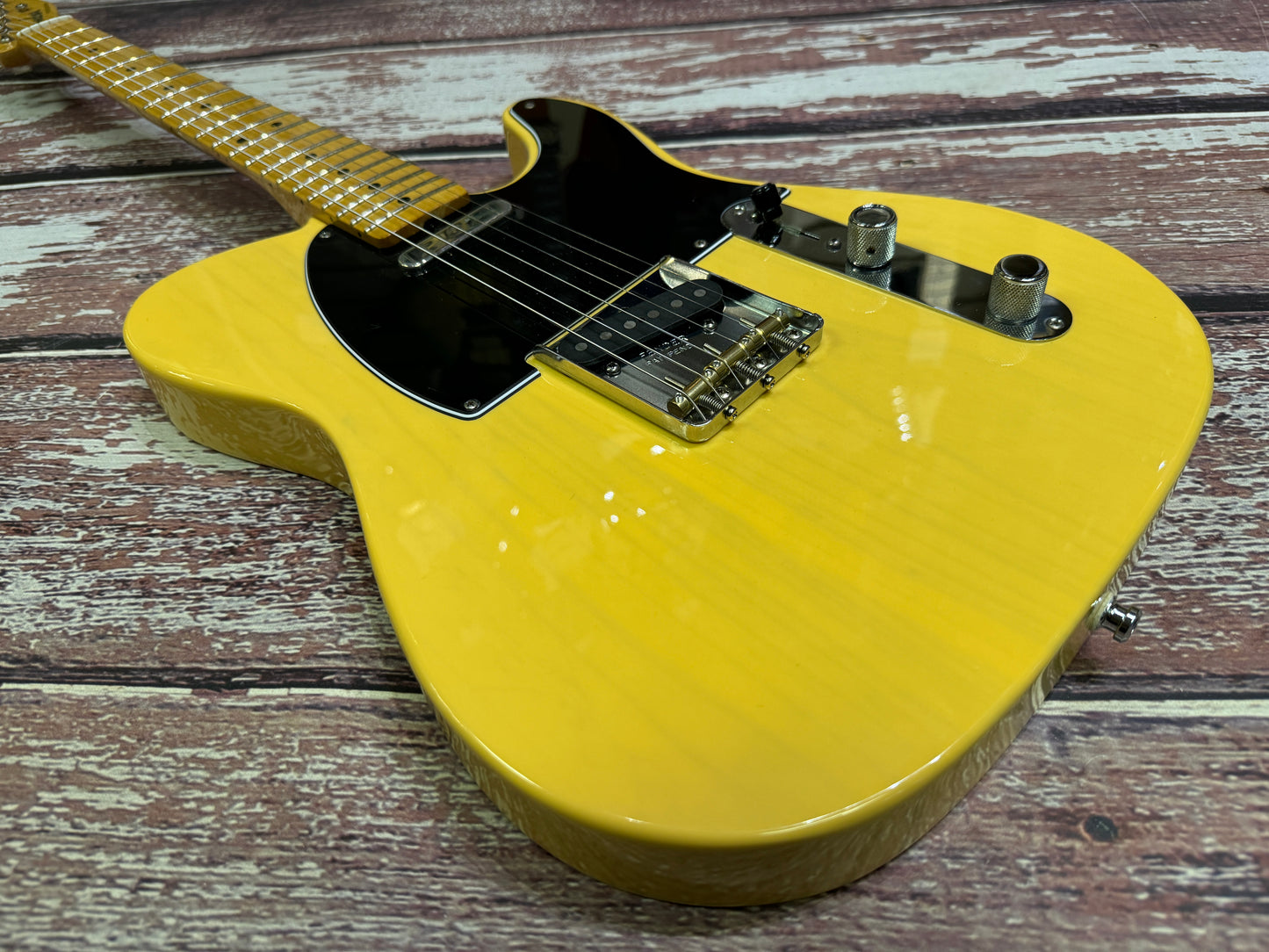 Fender Baja Telecaster "S1" switching, butterscotch.
