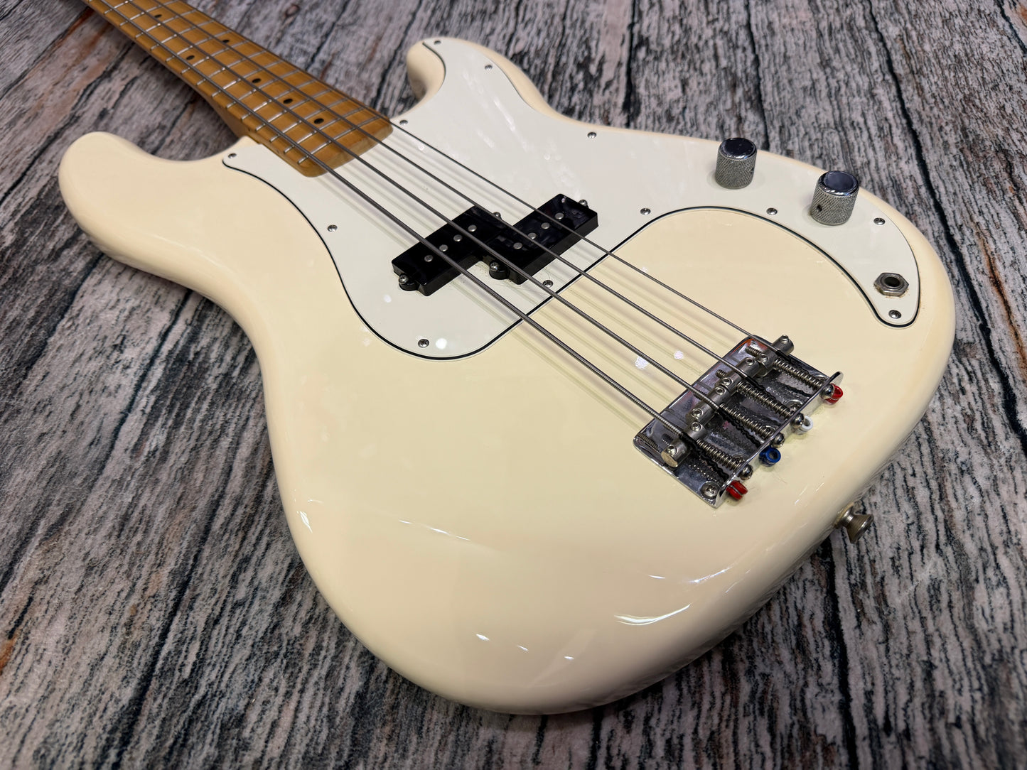 Fender Standard Precision Bass - Vintage White - 2009 Mexico