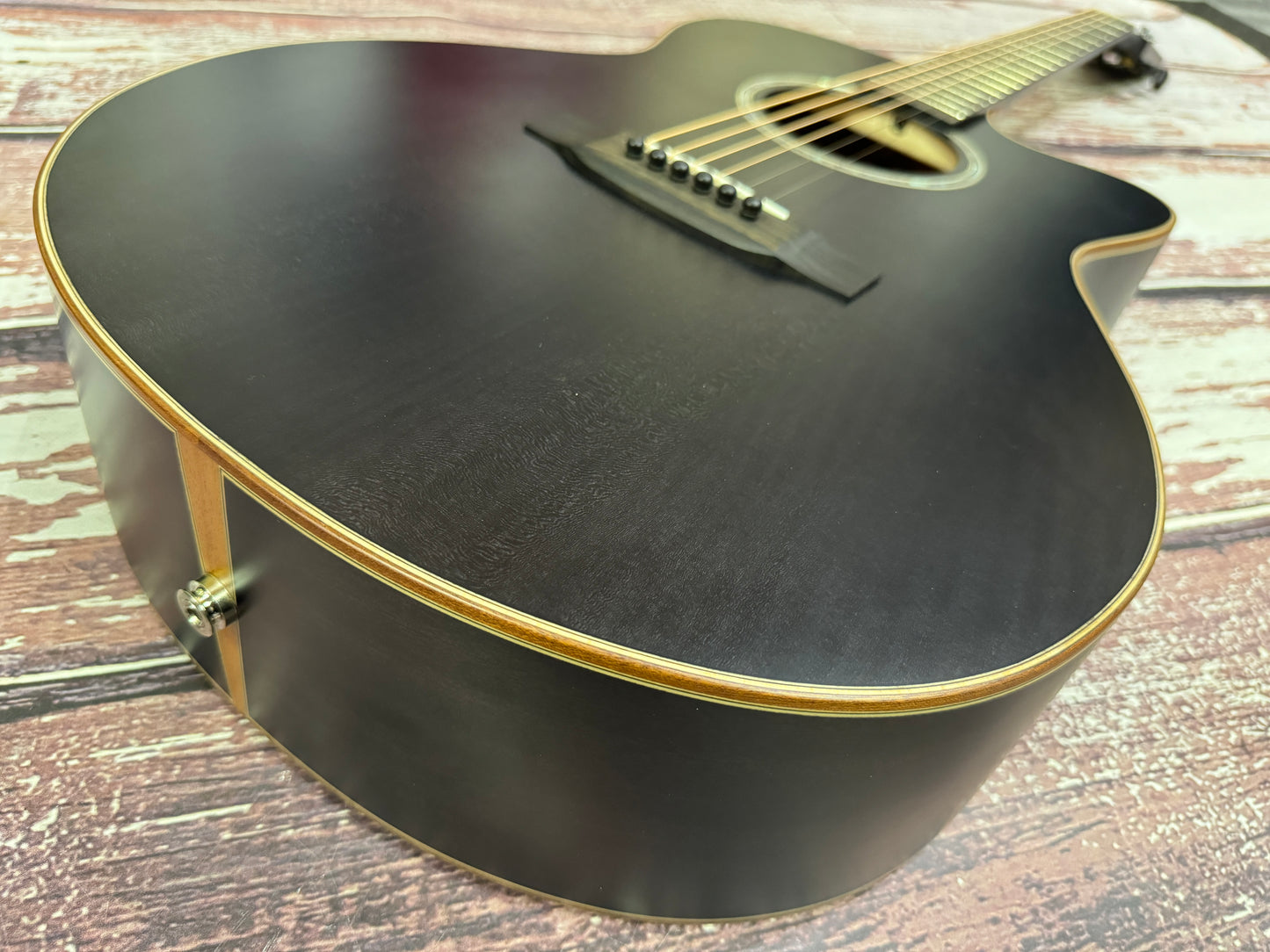 Auden Austin Smokehouse cutaway Electro & Case