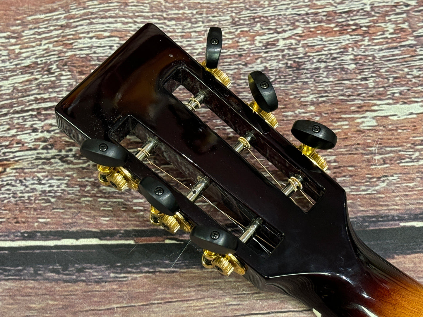 Auden Emily RoseGolden Sunburst Electro with Deluxe case