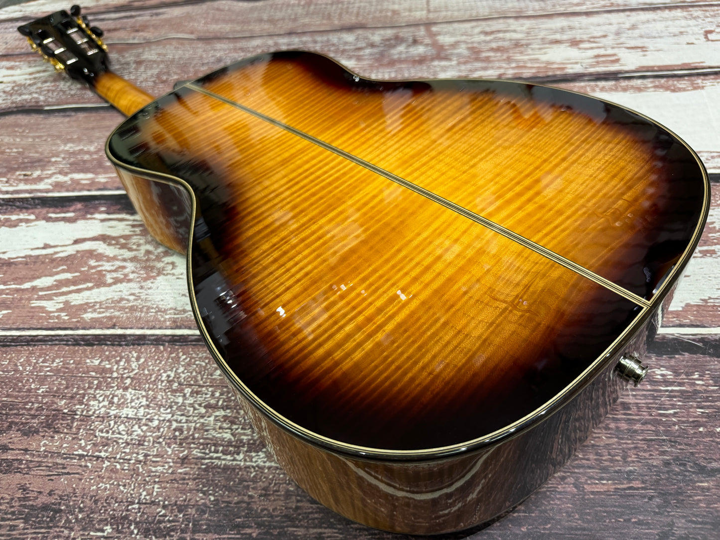 Auden Emily RoseGolden Sunburst Electro with Deluxe case
