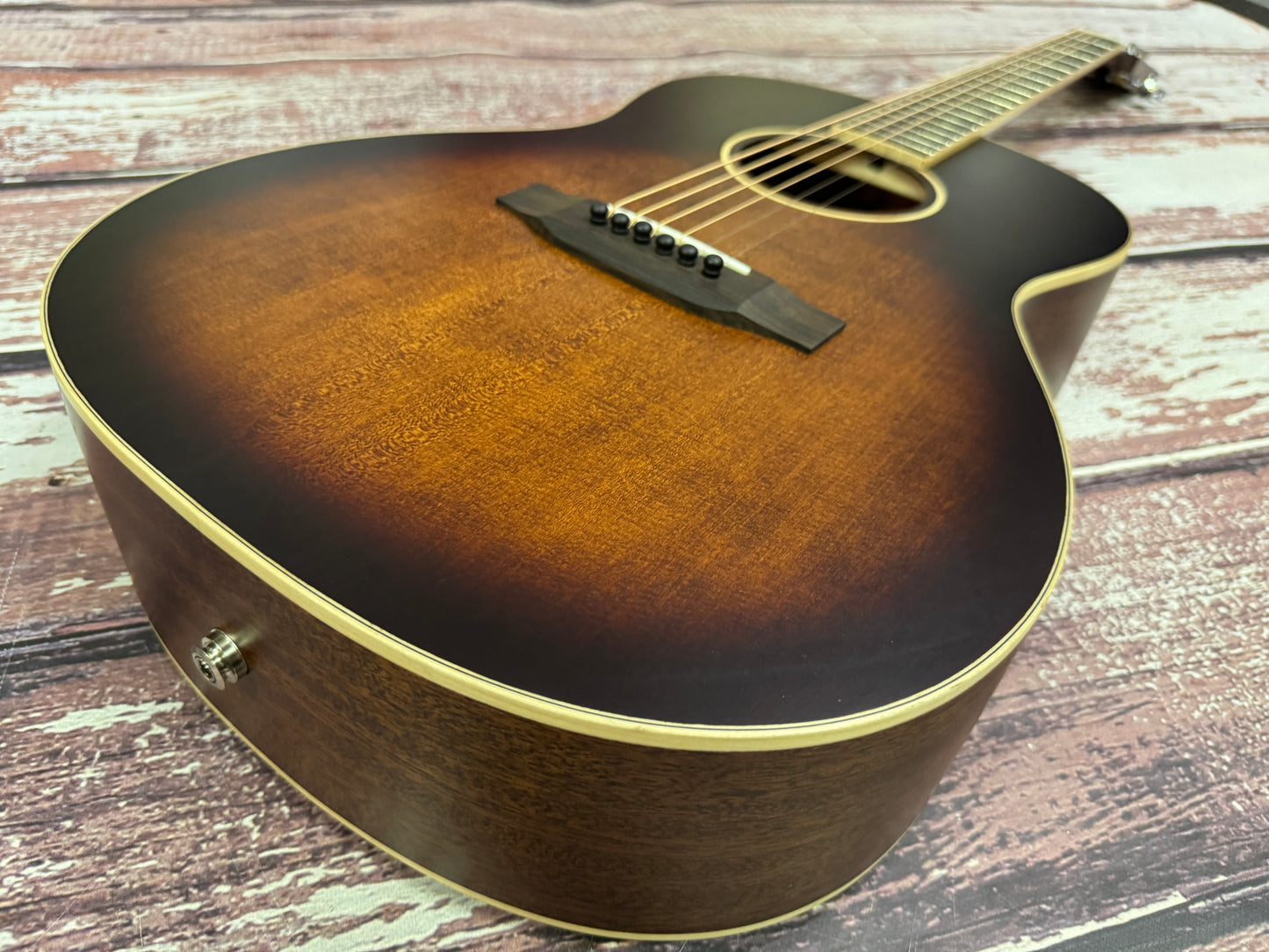 Auden Julia Tobacco series Electro with Deluxe hard case