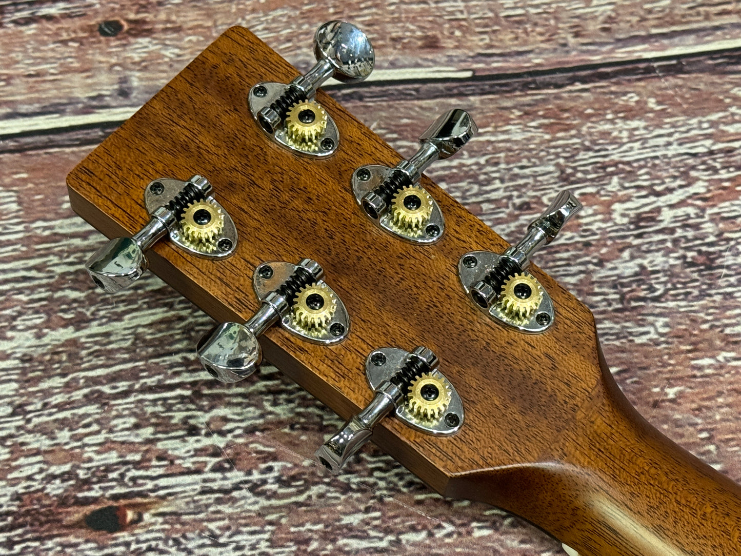 Auden Julia Tobacco series Electro with Deluxe hard case