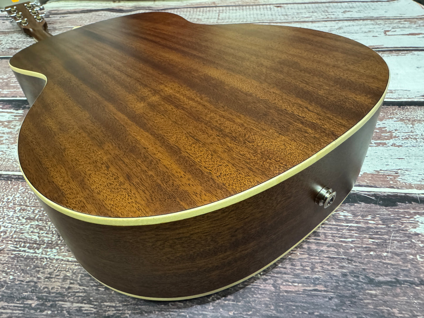 Auden Julia Tobacco series Electro with Deluxe hard case