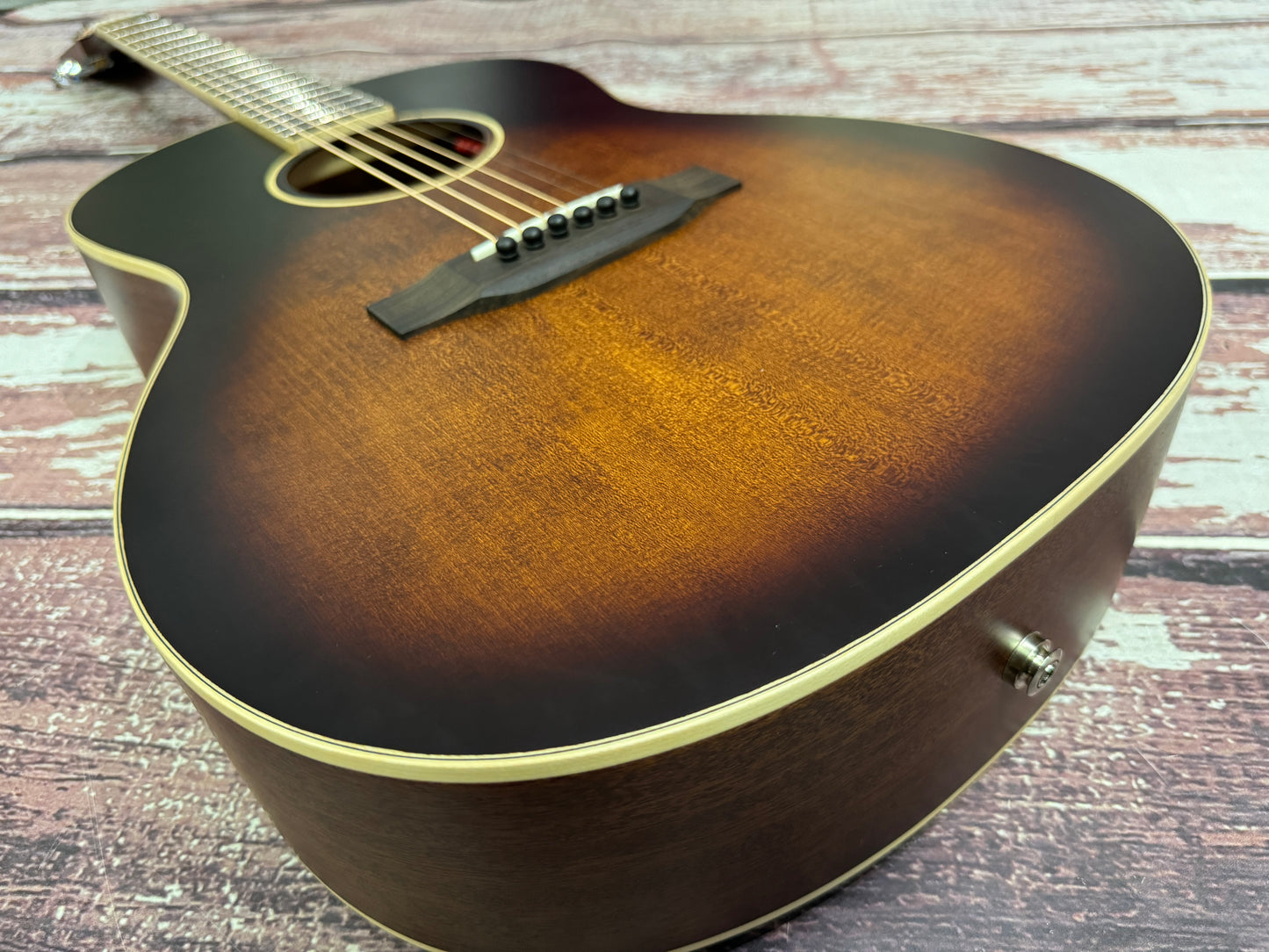 Auden Julia Tobacco series Electro with Deluxe hard case