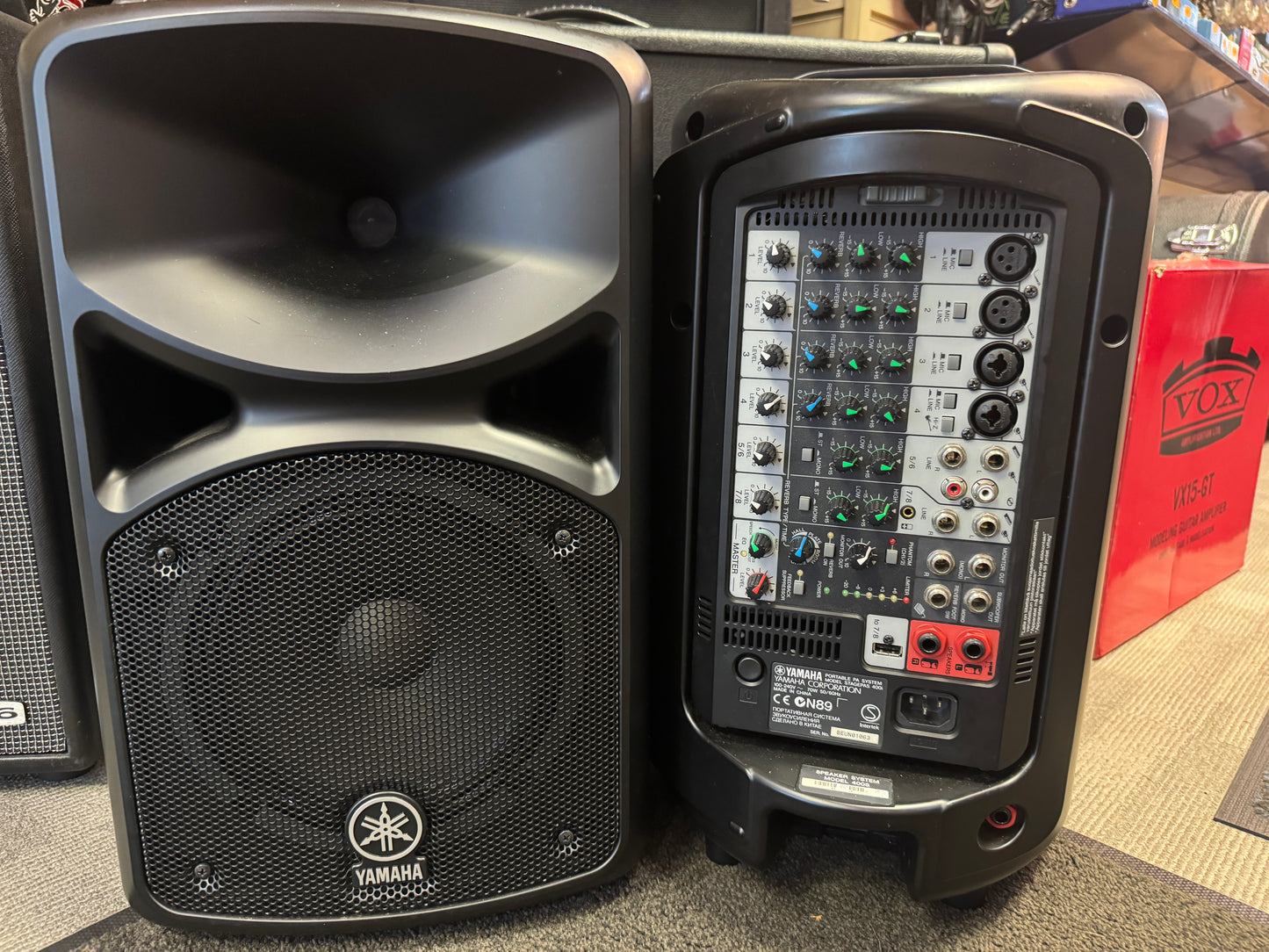 Yamaha Stagepas 400i PA system with covers and stands