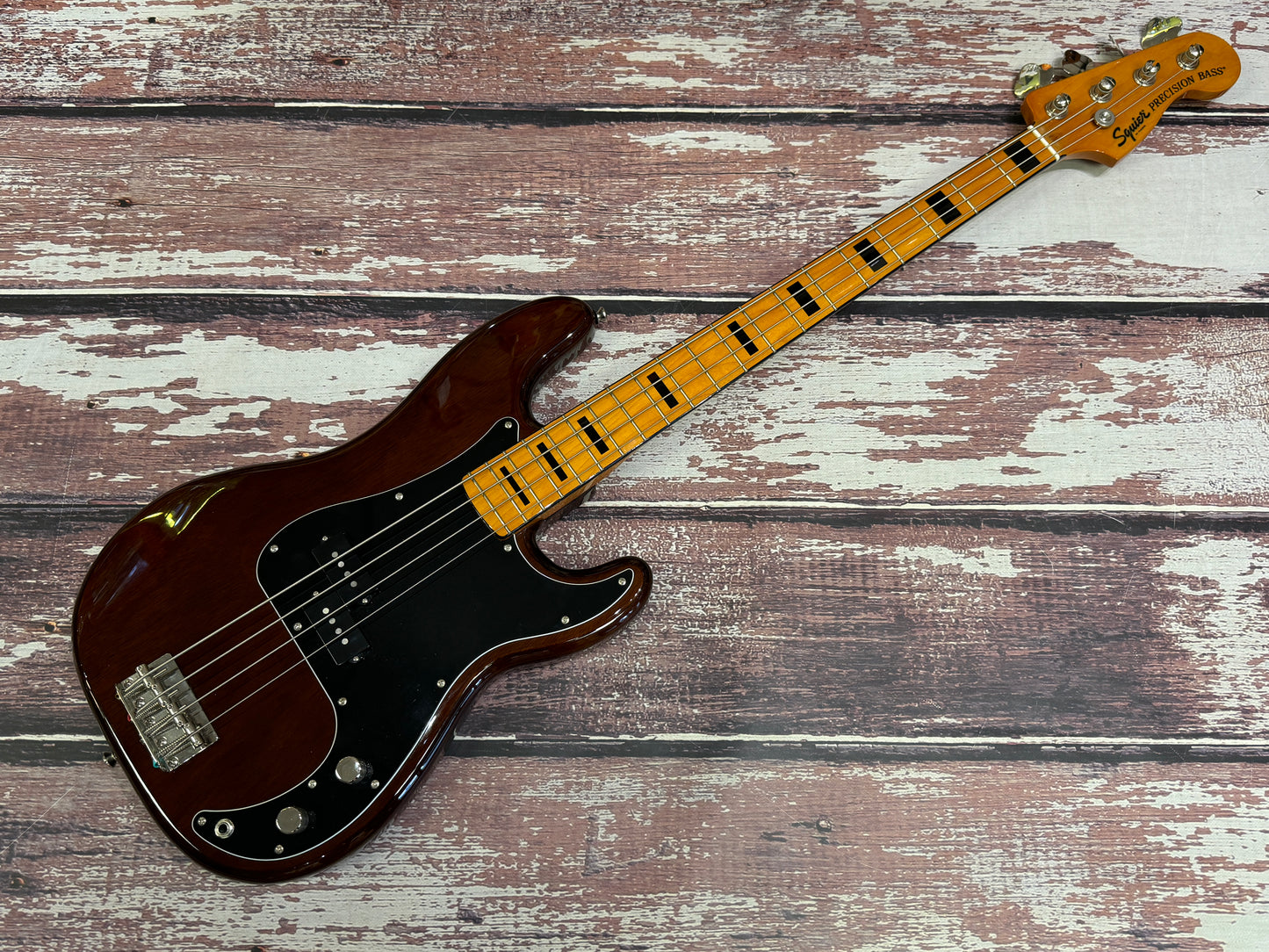 Squier Classic Vibe 70's P-Bass Walnut