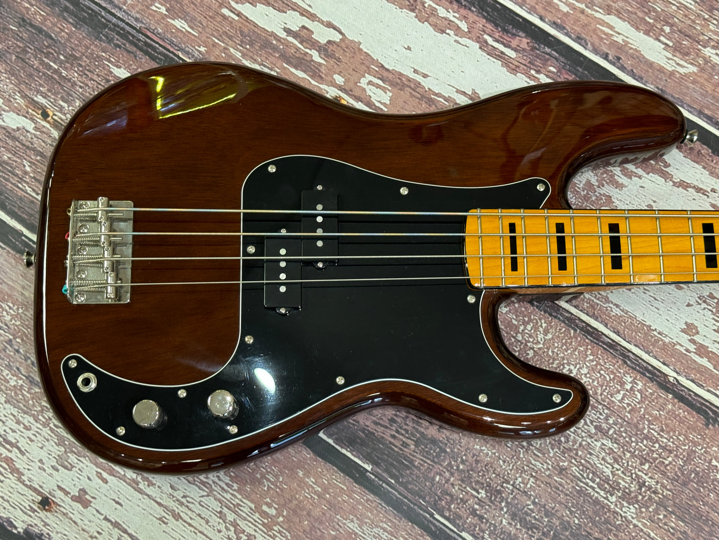 Squier Classic Vibe 70's P-Bass Walnut