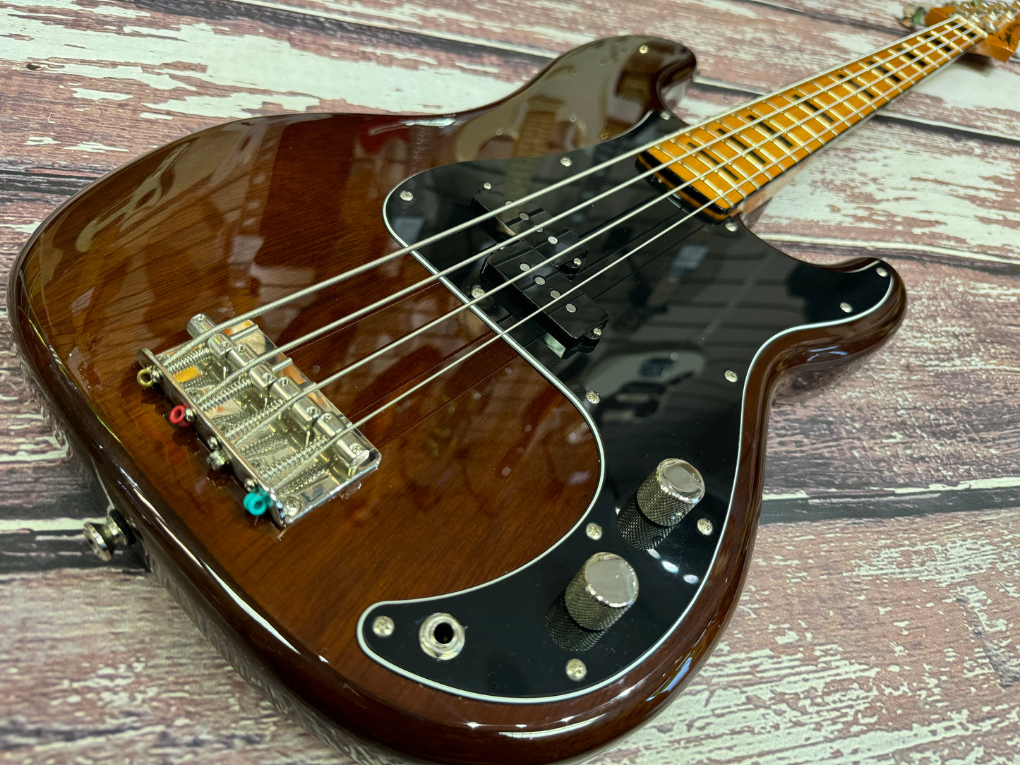 Squier Classic Vibe 70's P-Bass Walnut