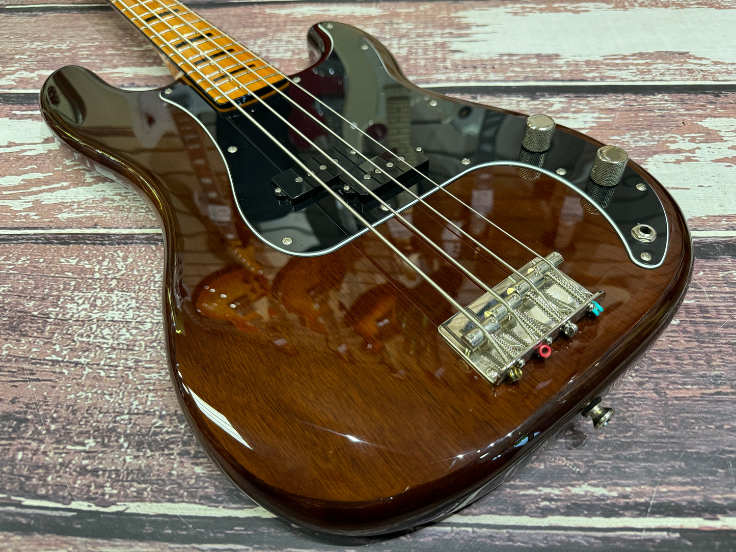 Squier Classic Vibe 70's P-Bass Walnut