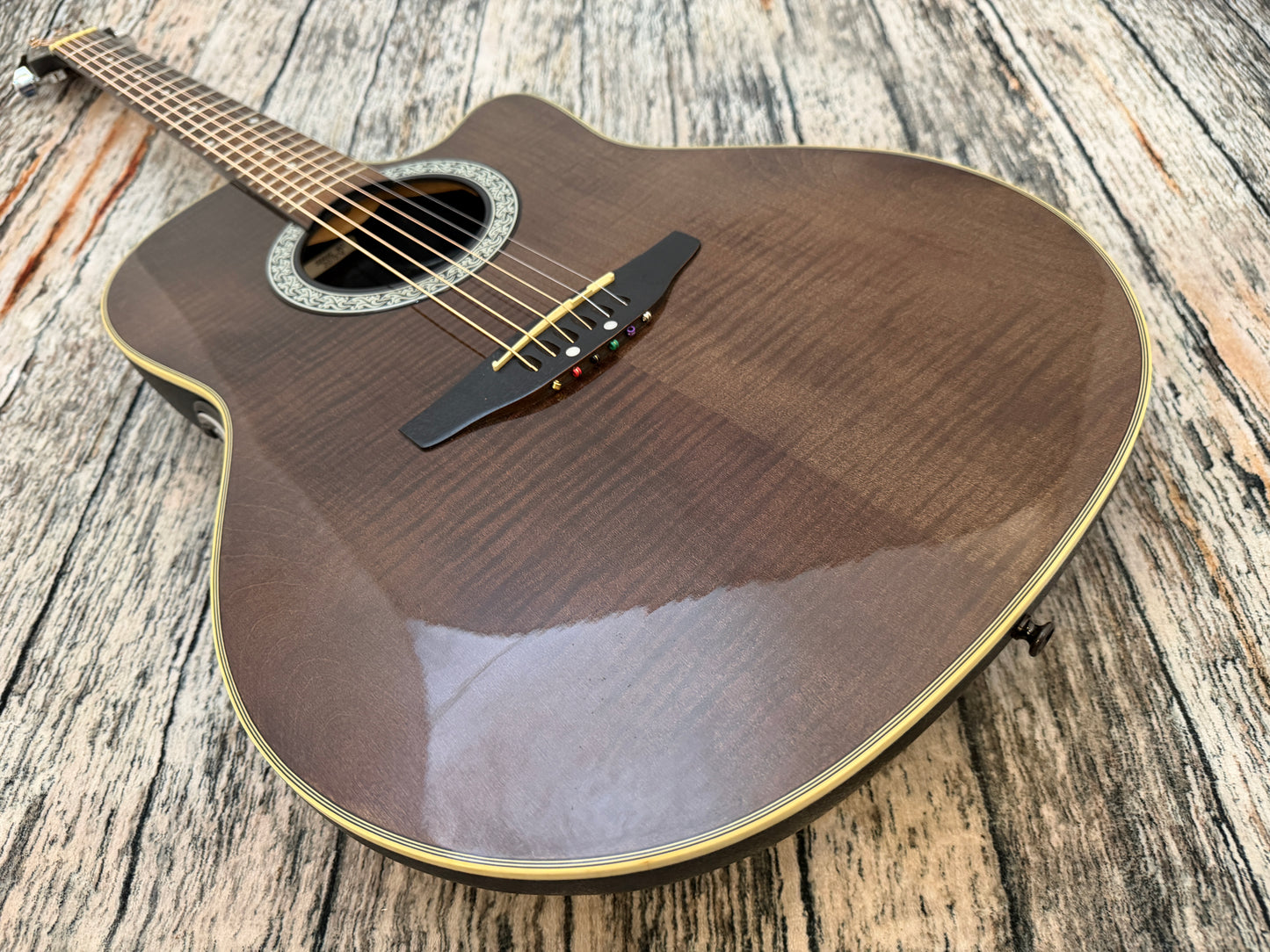 Ovation Celebrity CC-028 Shallow bowl electro acoustic