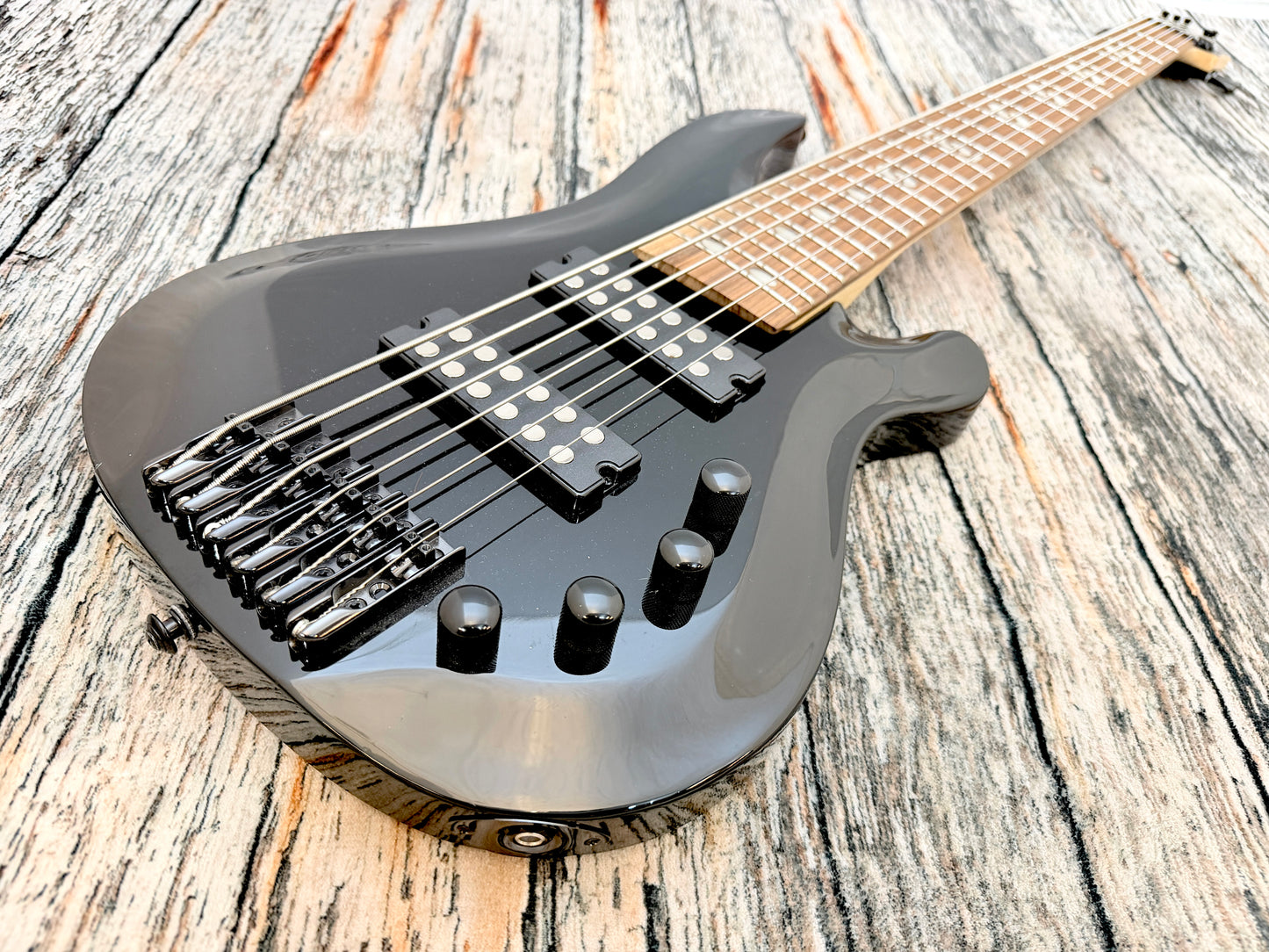 Harley Benton B-650 Progressive Series 6 string bass