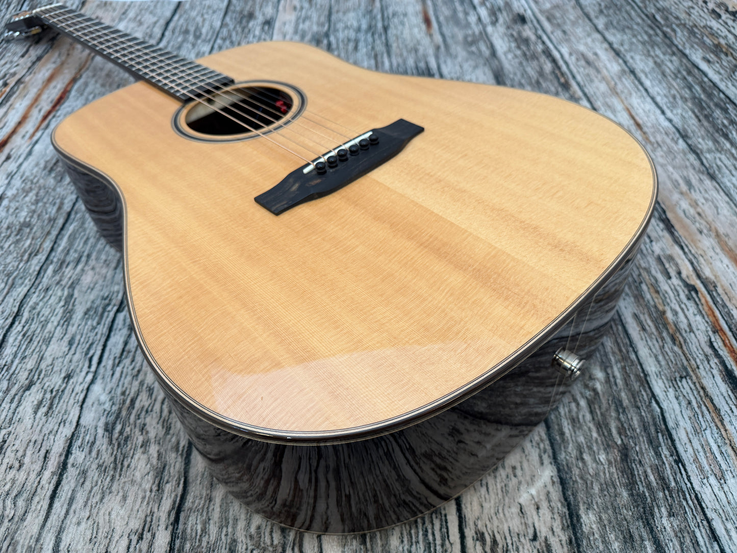 Auden Colton Spruce/Rosewood all solid electro dreadnought & Deluxe hard case.