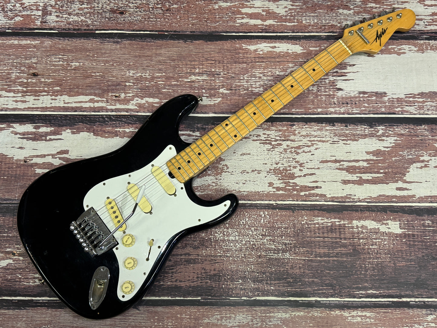 Axis Strat style with tremolo