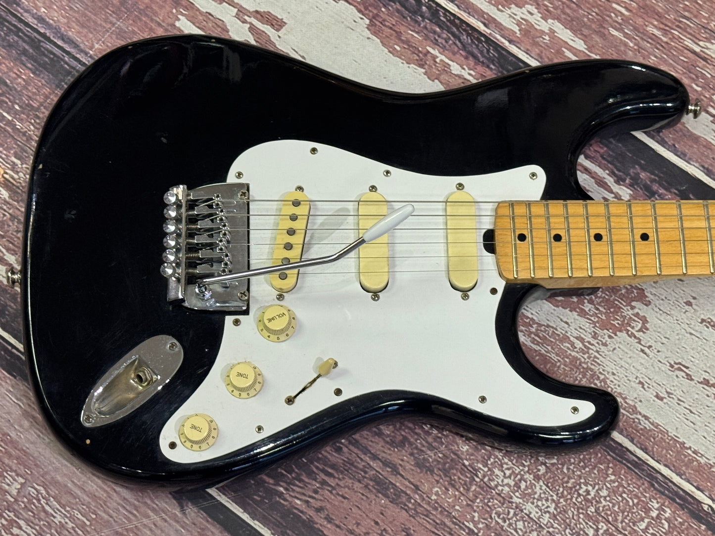 Axis Strat style with tremolo