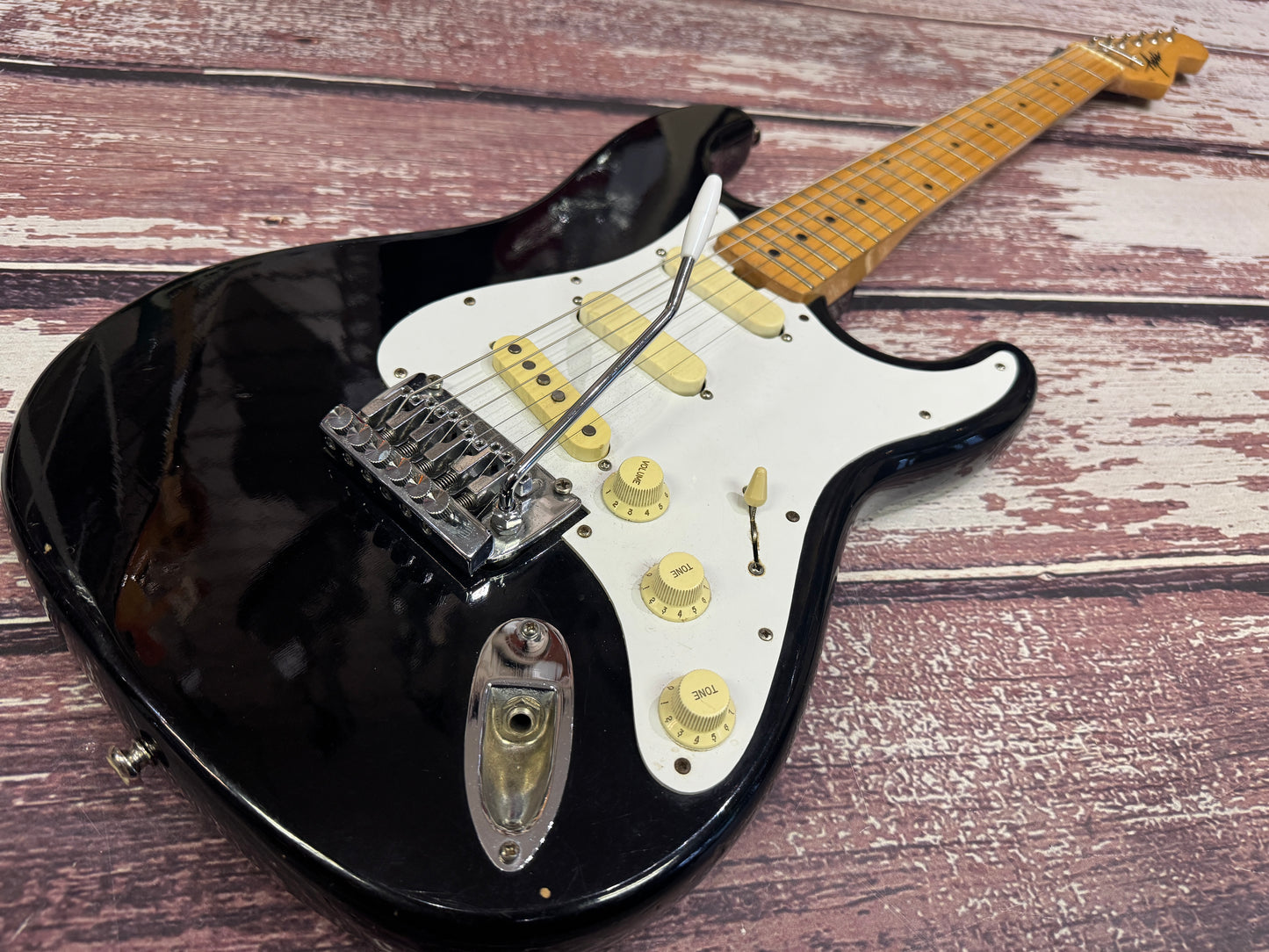Axis Strat style with tremolo