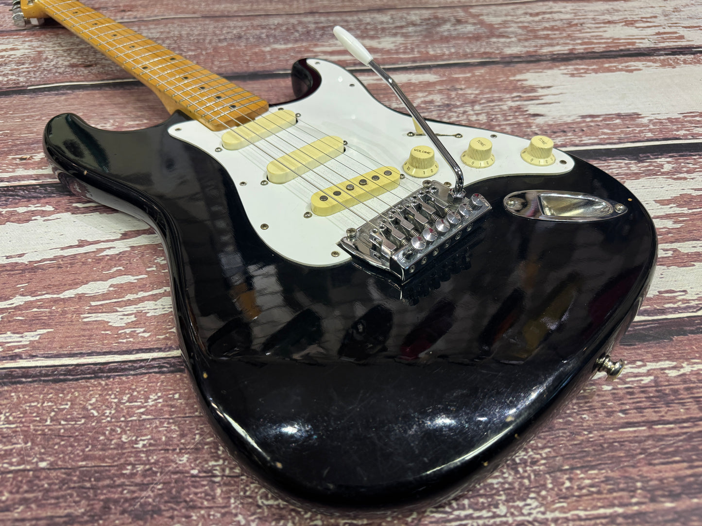 Axis Strat style with tremolo