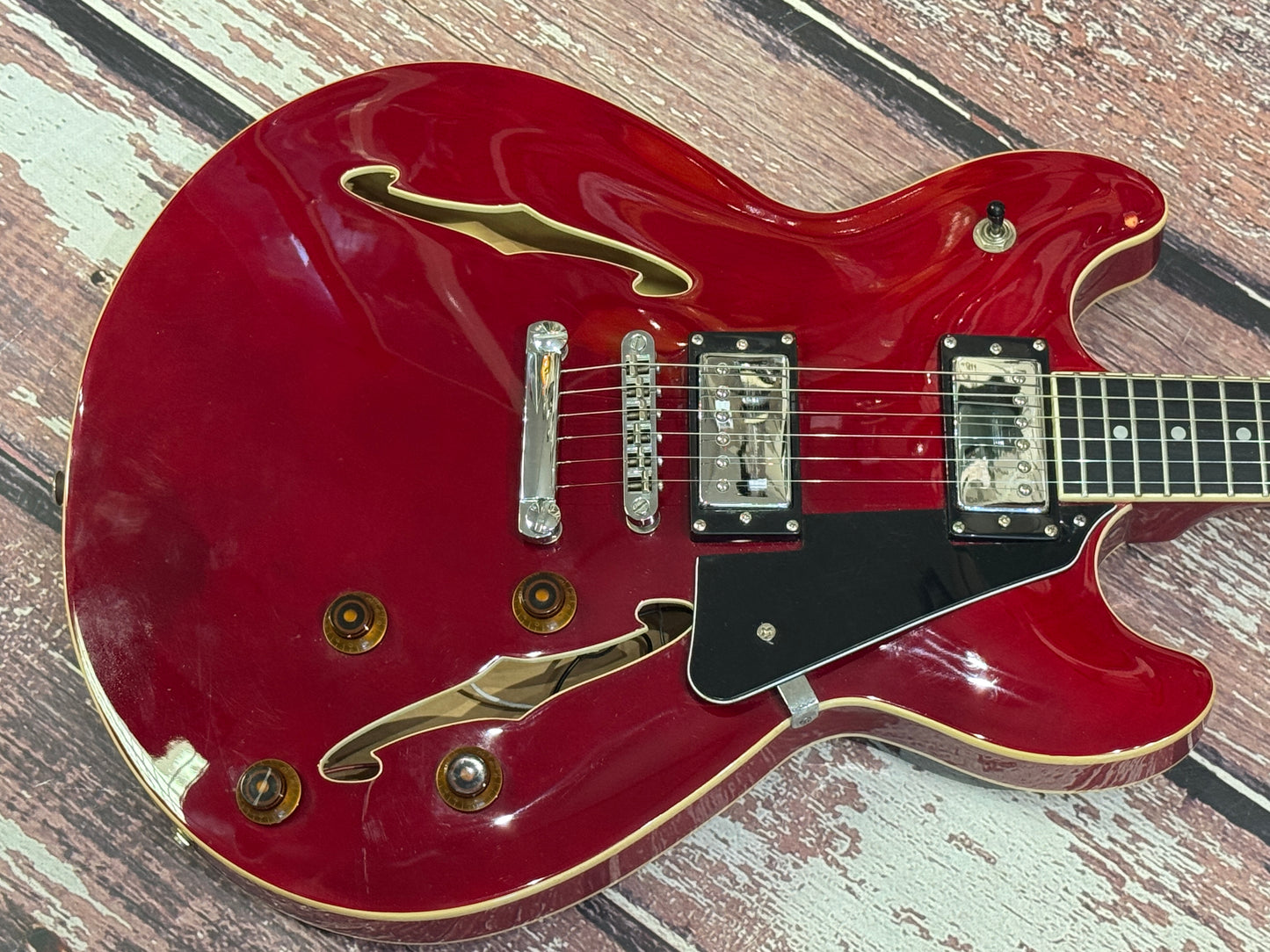 Harley Benton Cherry Semi "335"