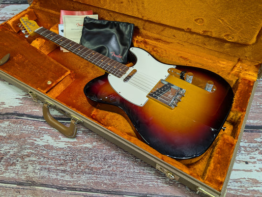 Fender USA American Vintage II '61 Telecaster + case and candy