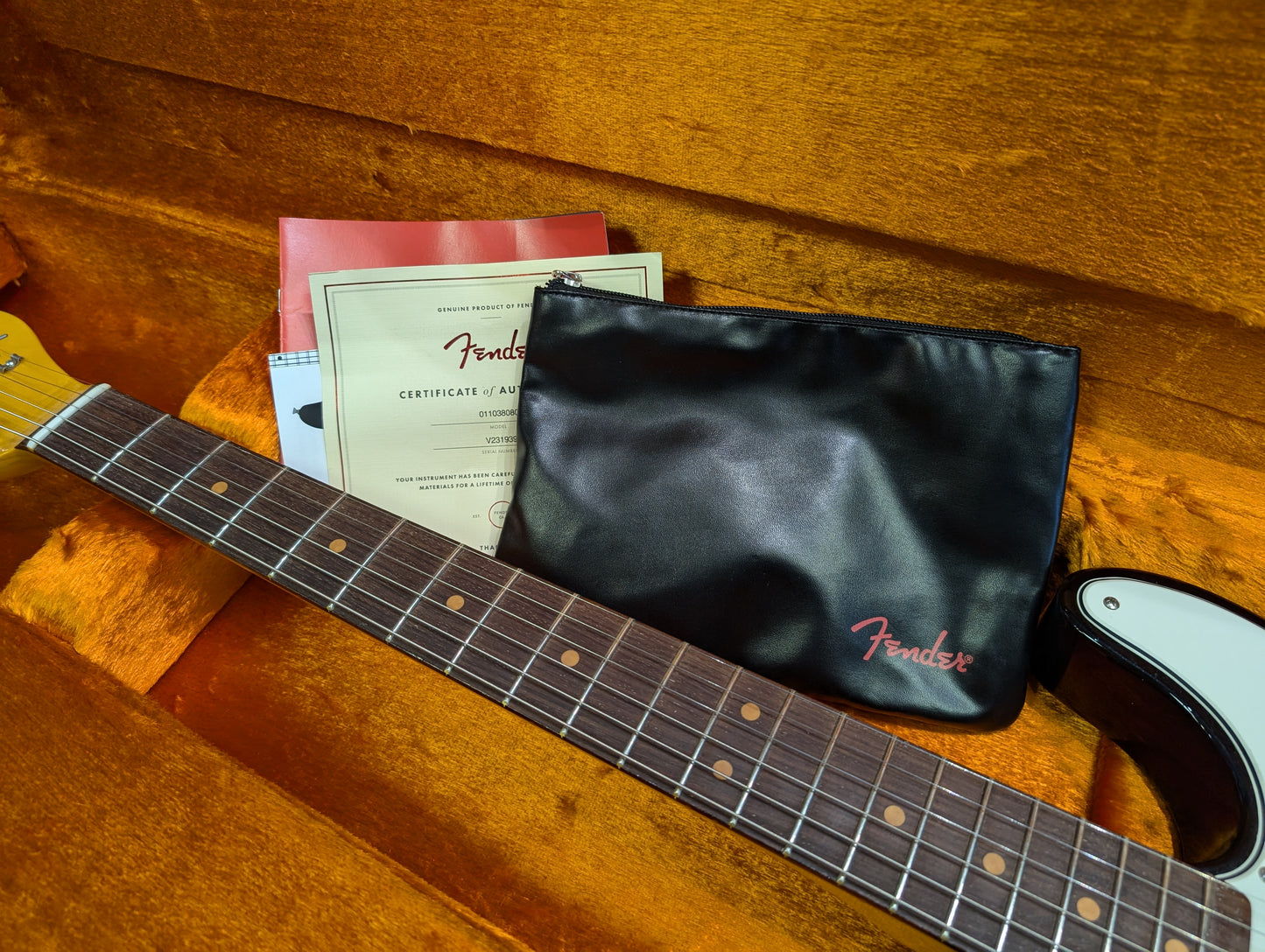 Fender USA American Vintage II '61 Telecaster + case and candy