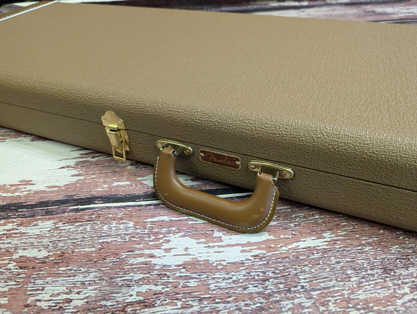 Fender USA American Vintage II '61 Telecaster + case and candy