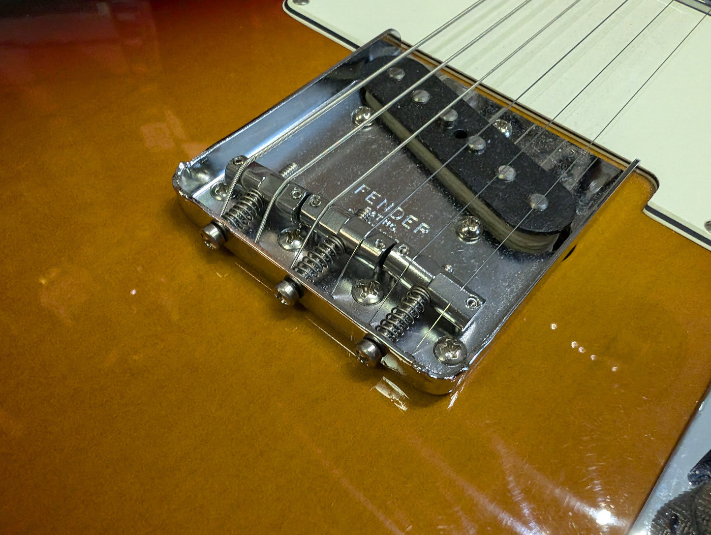 Fender USA American Vintage II '61 Telecaster + case and candy