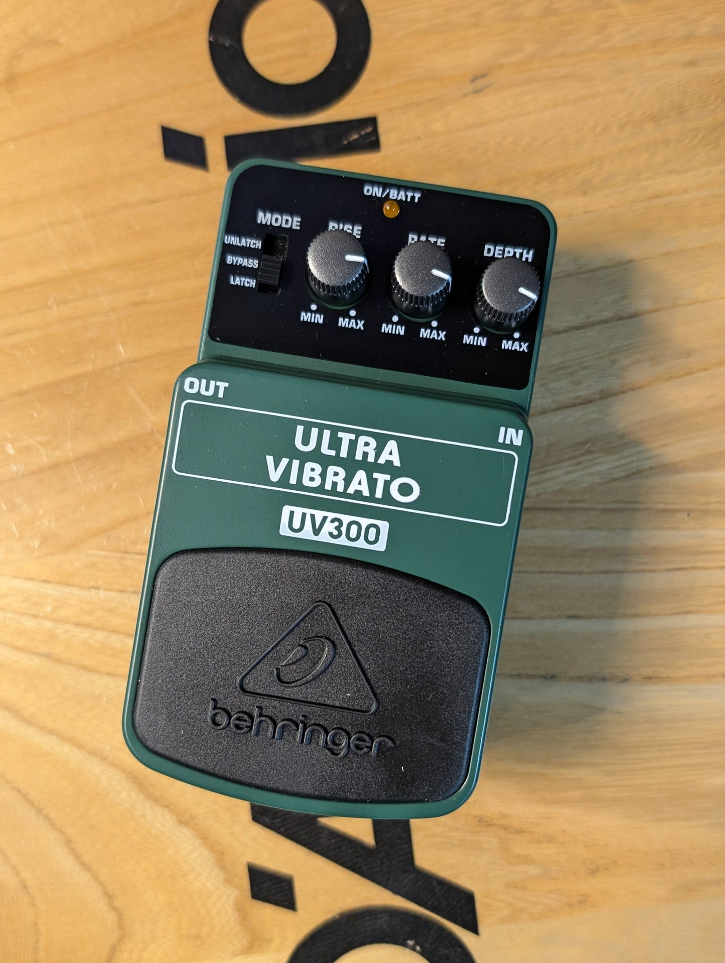 USED Behringer Ultra Vibrato UV300