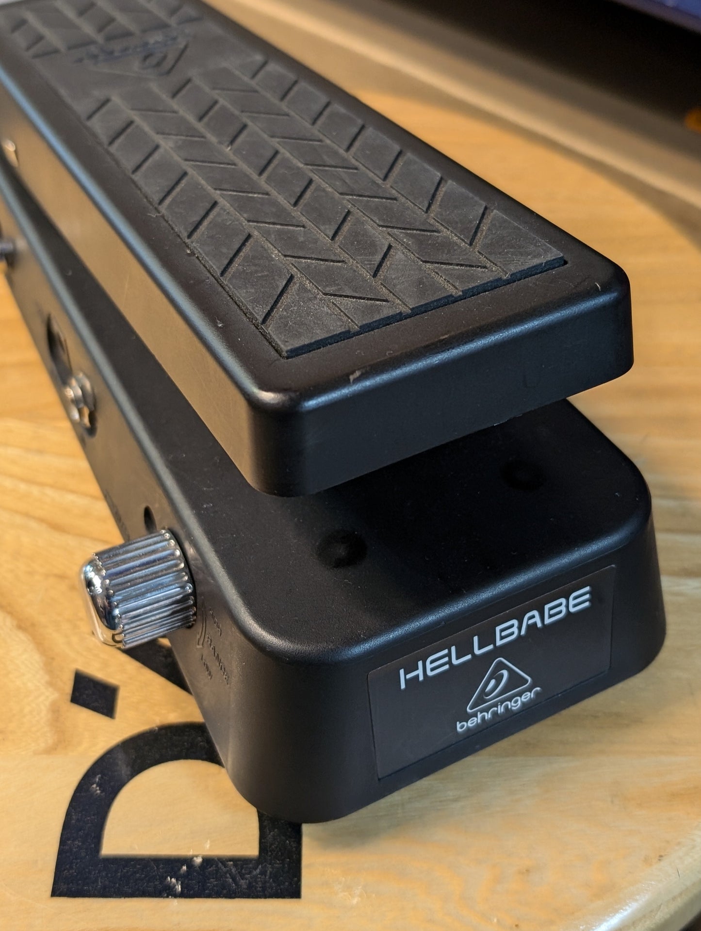 USED Behringer Hellbabe Wah