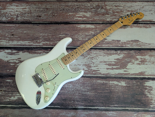 Fender Player Series Stratocaster 2020 Polar White