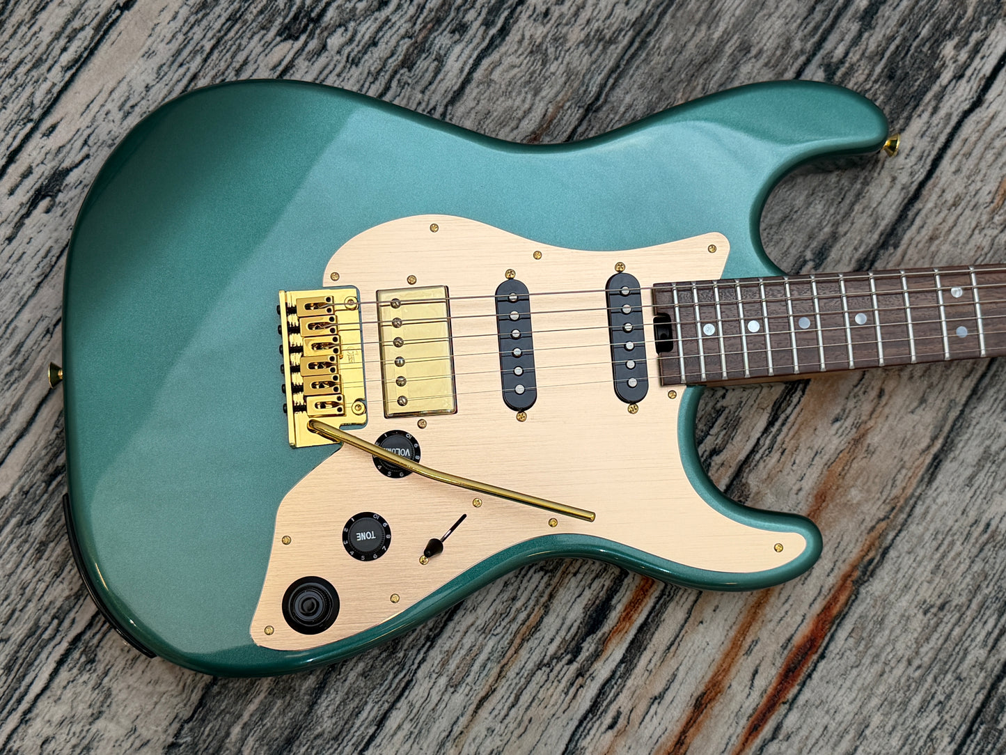 Mooer GTRS S900 Racing green Roasted Maple neck