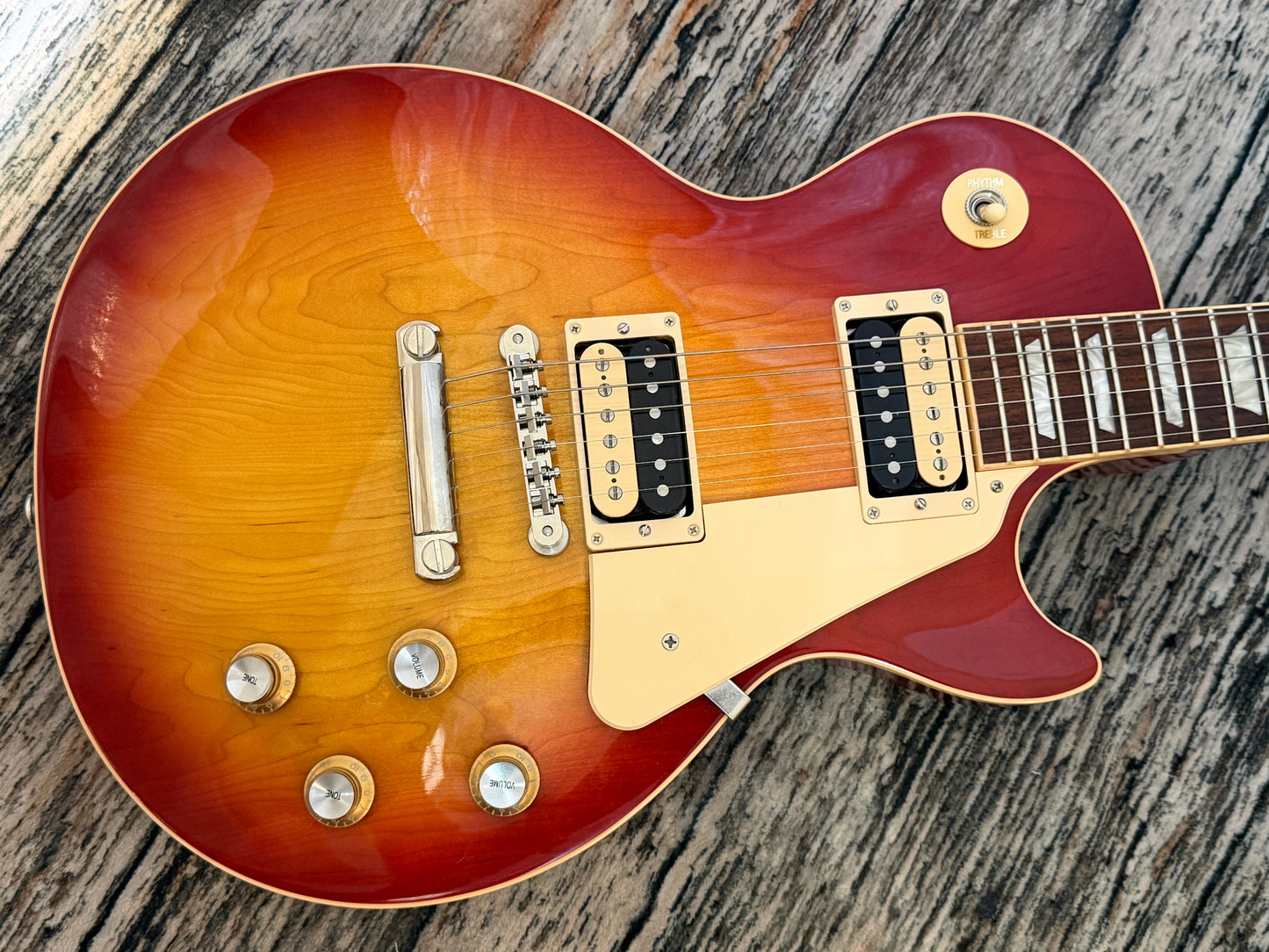 Gibson Les Paul Classic (Standard) - Cherry burst, mint condition with case