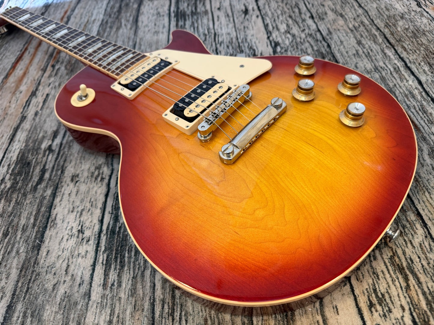 Gibson Les Paul Classic (Standard) - Cherry burst, mint condition with case