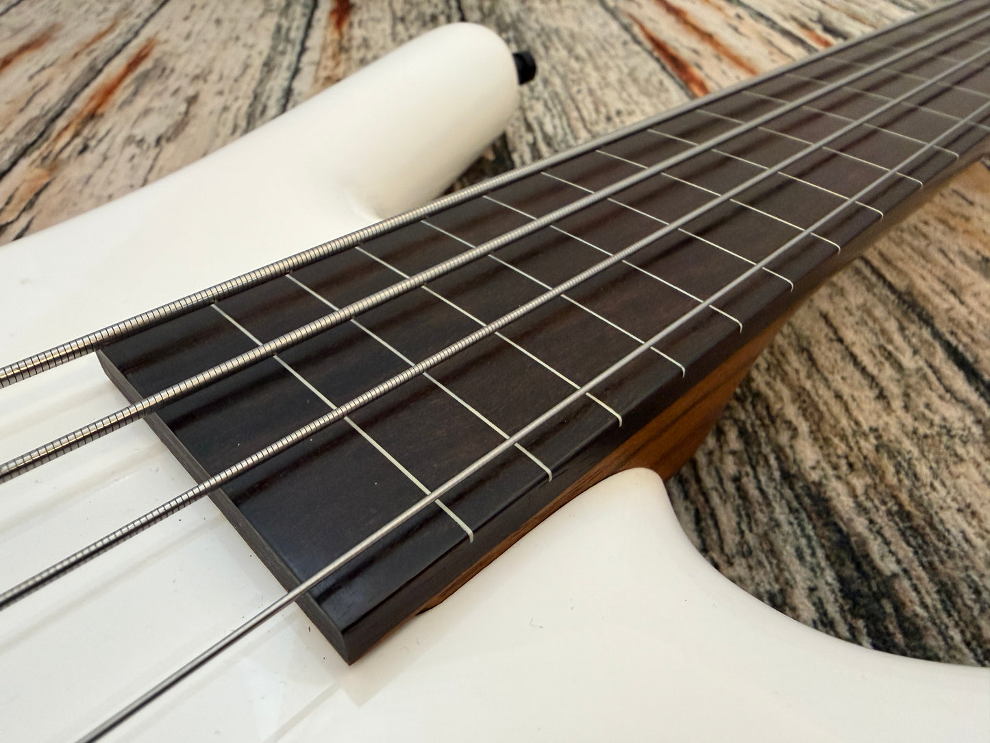Warwick Corvette 2009 Rare (27 made) fretless bass Limited edition