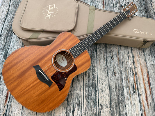 Taylor GS-Mini Mahogany with case