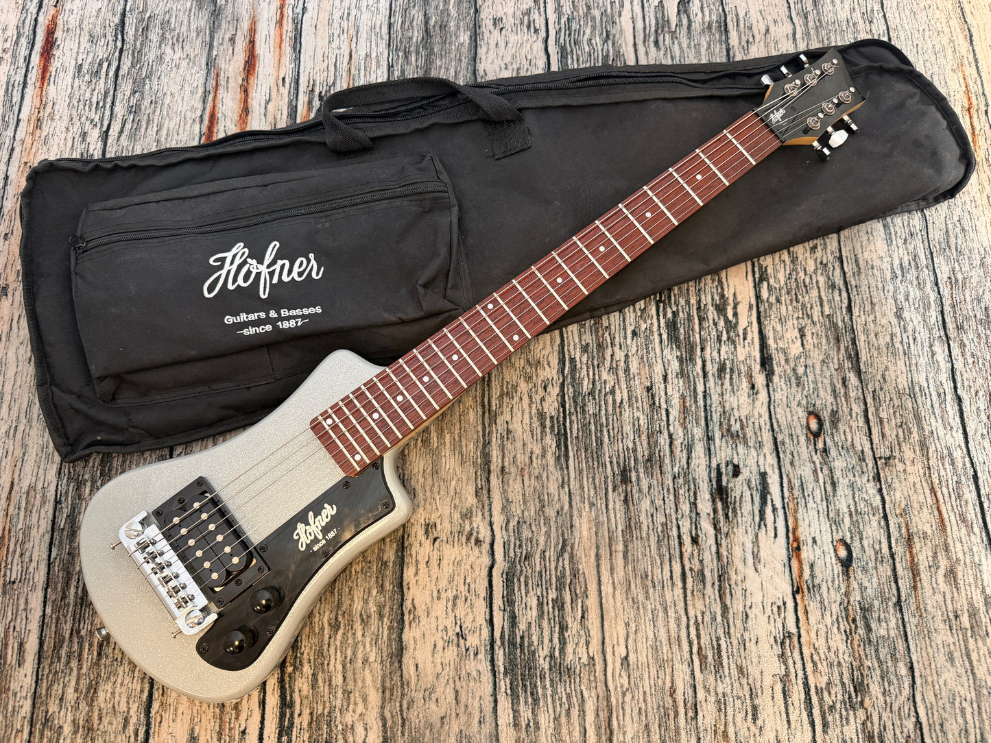 Hofner Shorty 6 sting electric guitar & bag