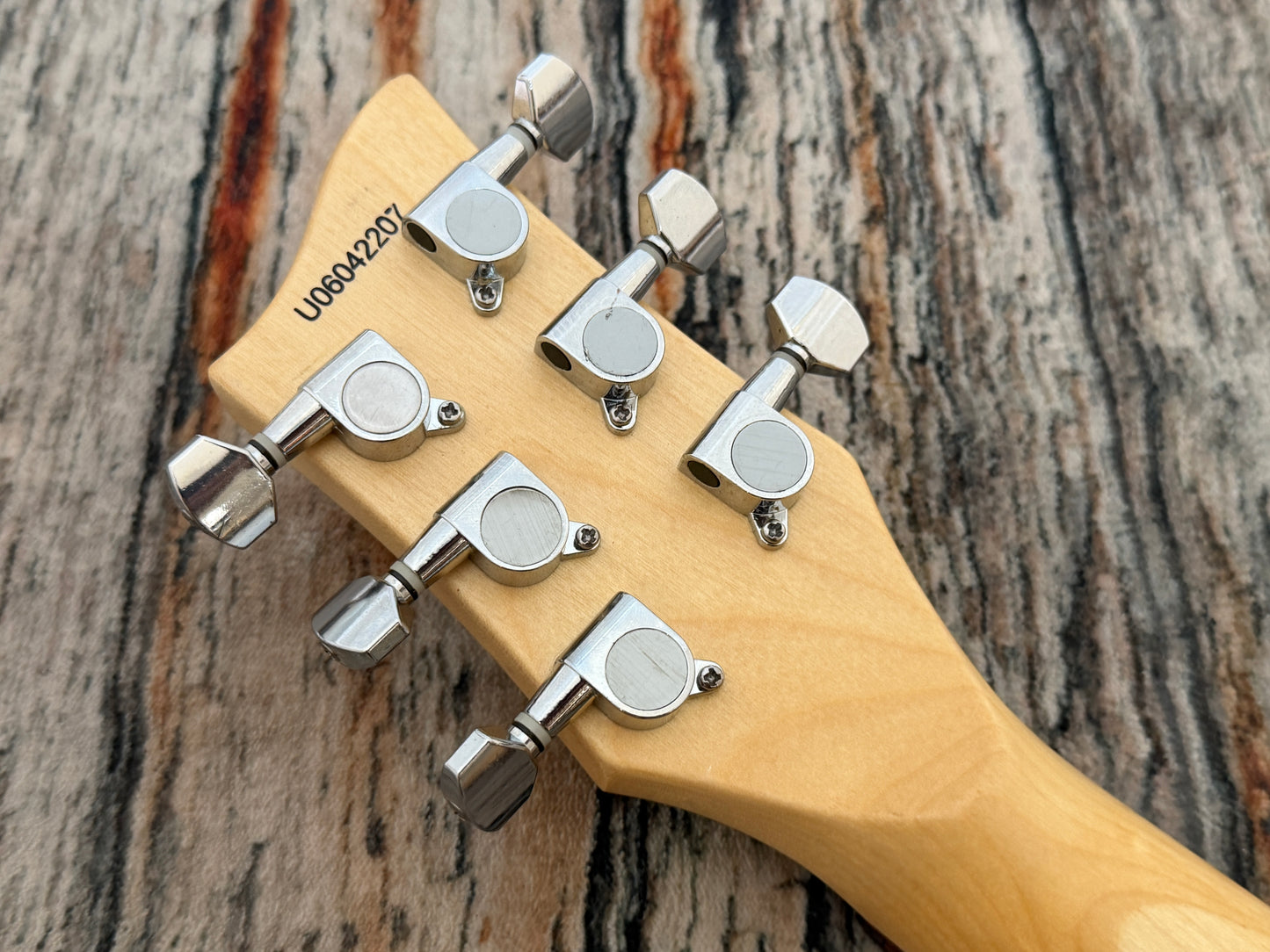 Hofner Shorty 6 sting electric guitar & bag