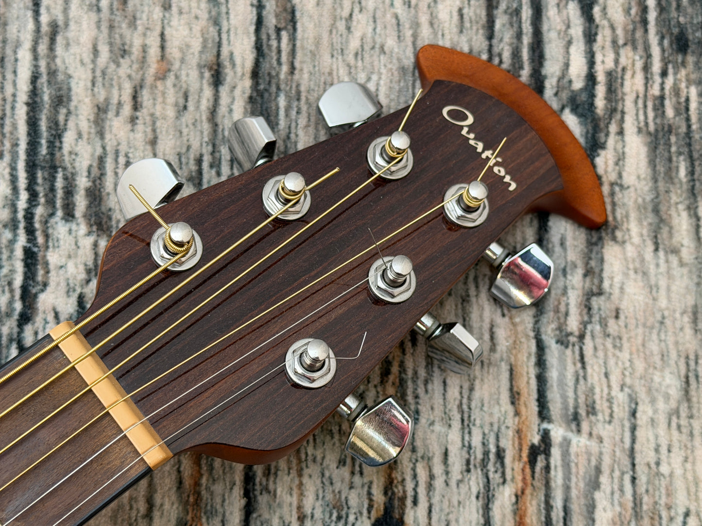 Ovation Celebrity Elite Plus CE44P-8TQ