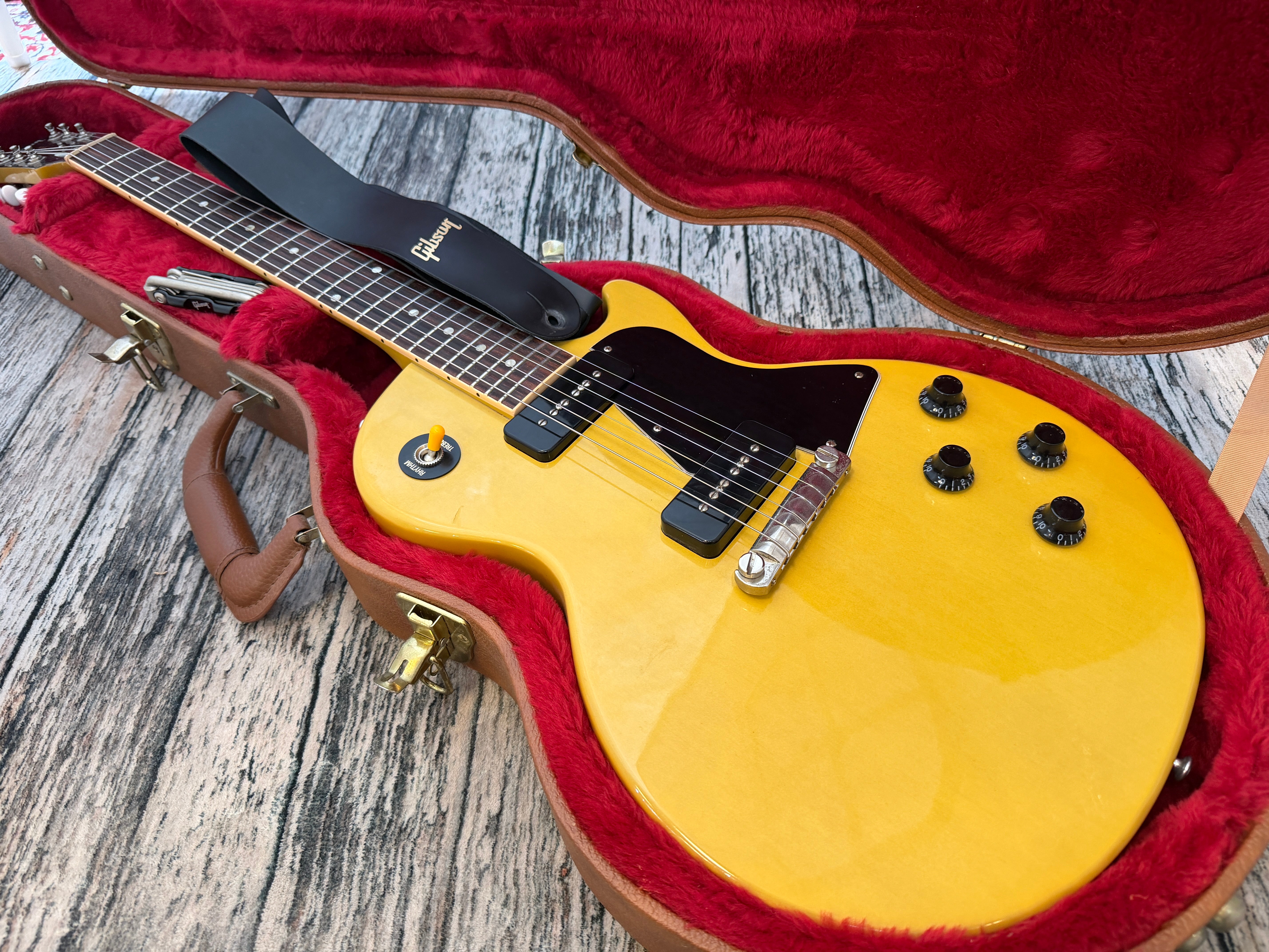 A OUT CHECKING -- 9 Day Guitar of Days 365 2019製 Yellow TV Special Paul Les Gibson 2019 PAUL LES GIBSON ギター