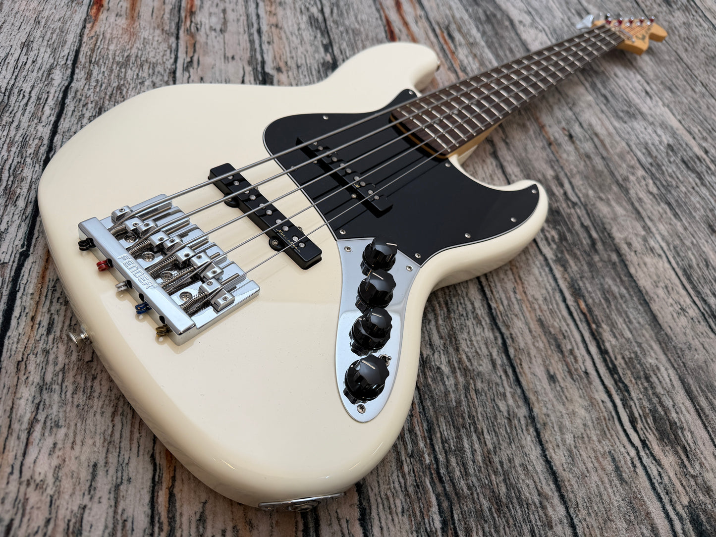 Fender Deluxe Active V Jazz Bass