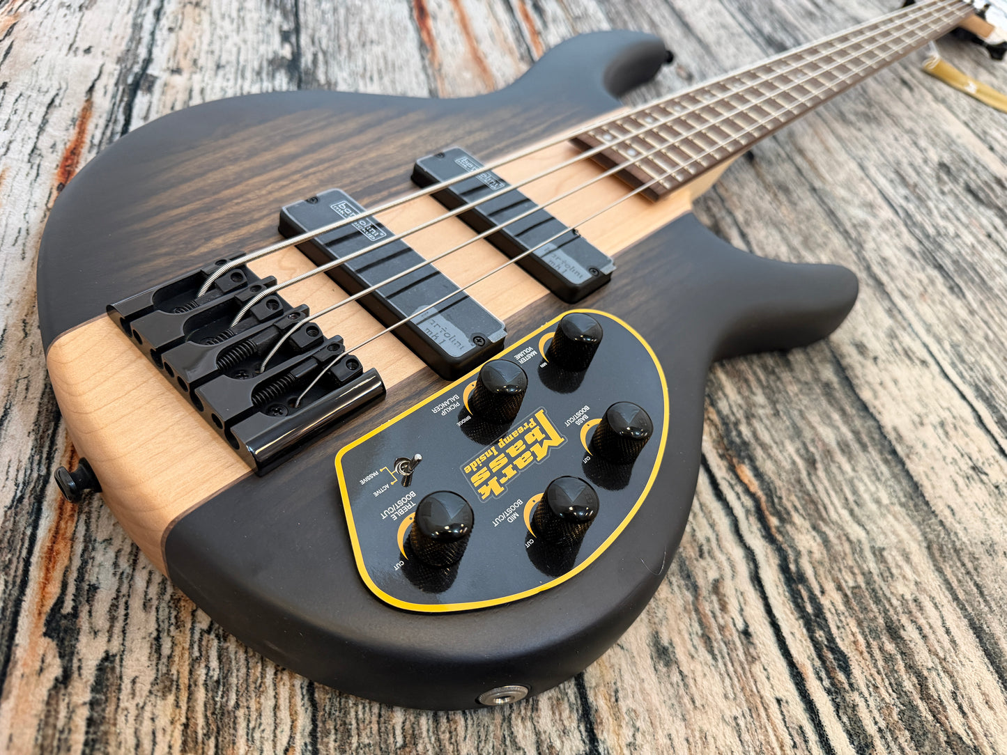 Cort C4 Plus OVMH Active Bass